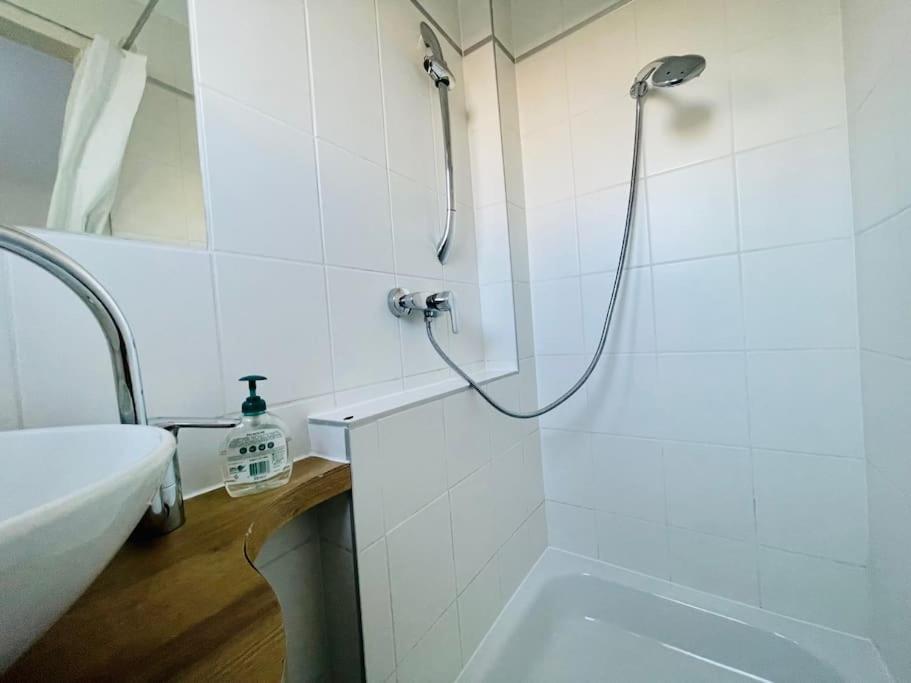 Ferienwohnung Cosy Flat With Huge Terrasse! Long Or Shortterm Wien Exterior foto