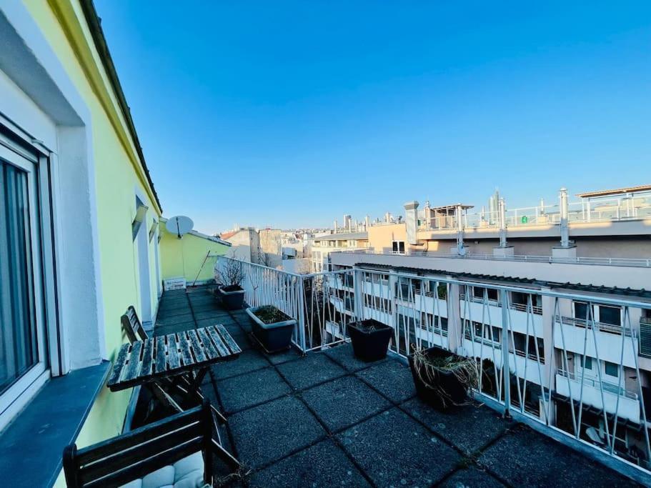 Ferienwohnung Cosy Flat With Huge Terrasse! Long Or Shortterm Wien Exterior foto